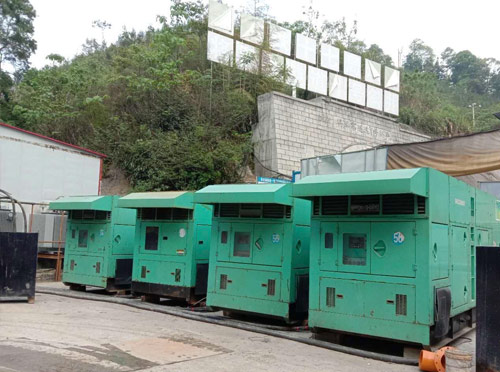 乐亭先进的应急发电机系统中智能监测和控制系统如何确保电压稳定？